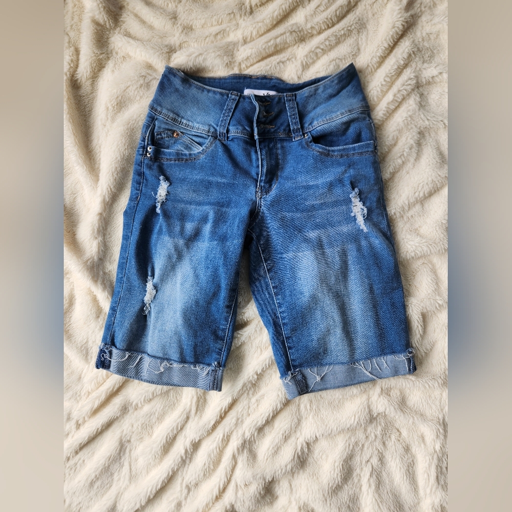 YMI Bermuda Shorts Women's 3/26 Medium Wash Blue Stretch Denim Distresse…